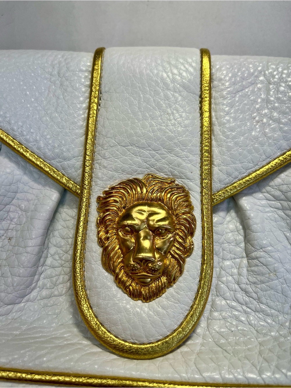 RARE Vintage White Dooney & Bourke Hayden Clutch Purse Pebbled Leather Gold Lion - Picture 8 of 12
